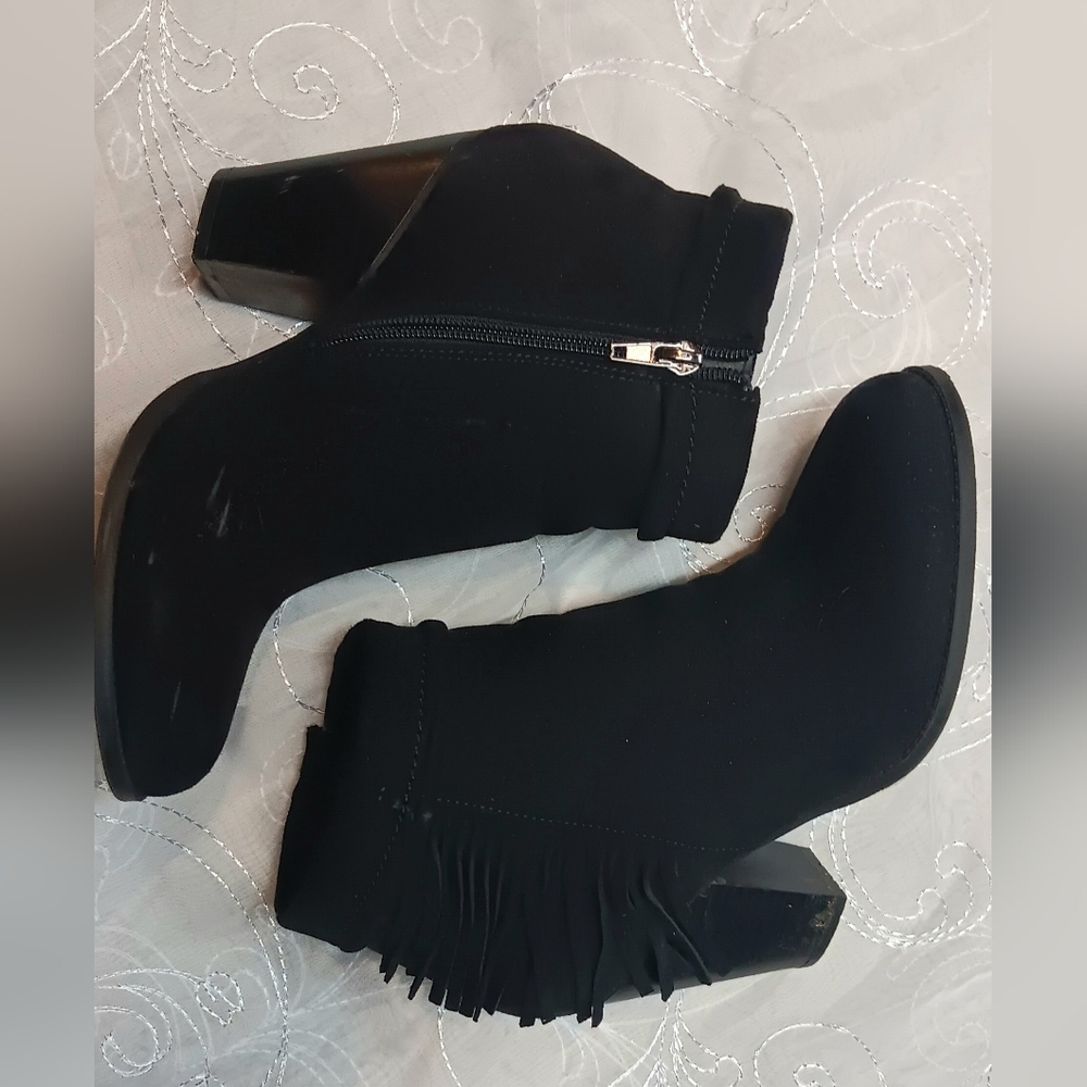 Boots size 8